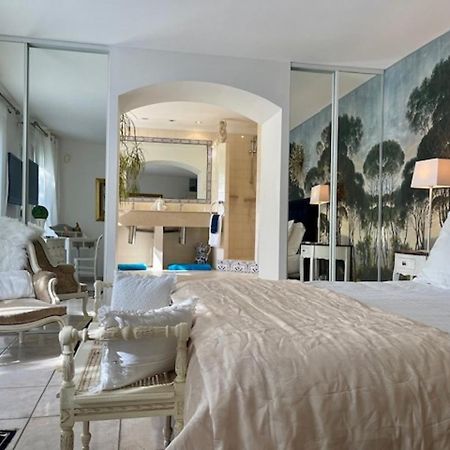 B&B Les Muscades Saint-Étienne-du-Grès Esterno foto