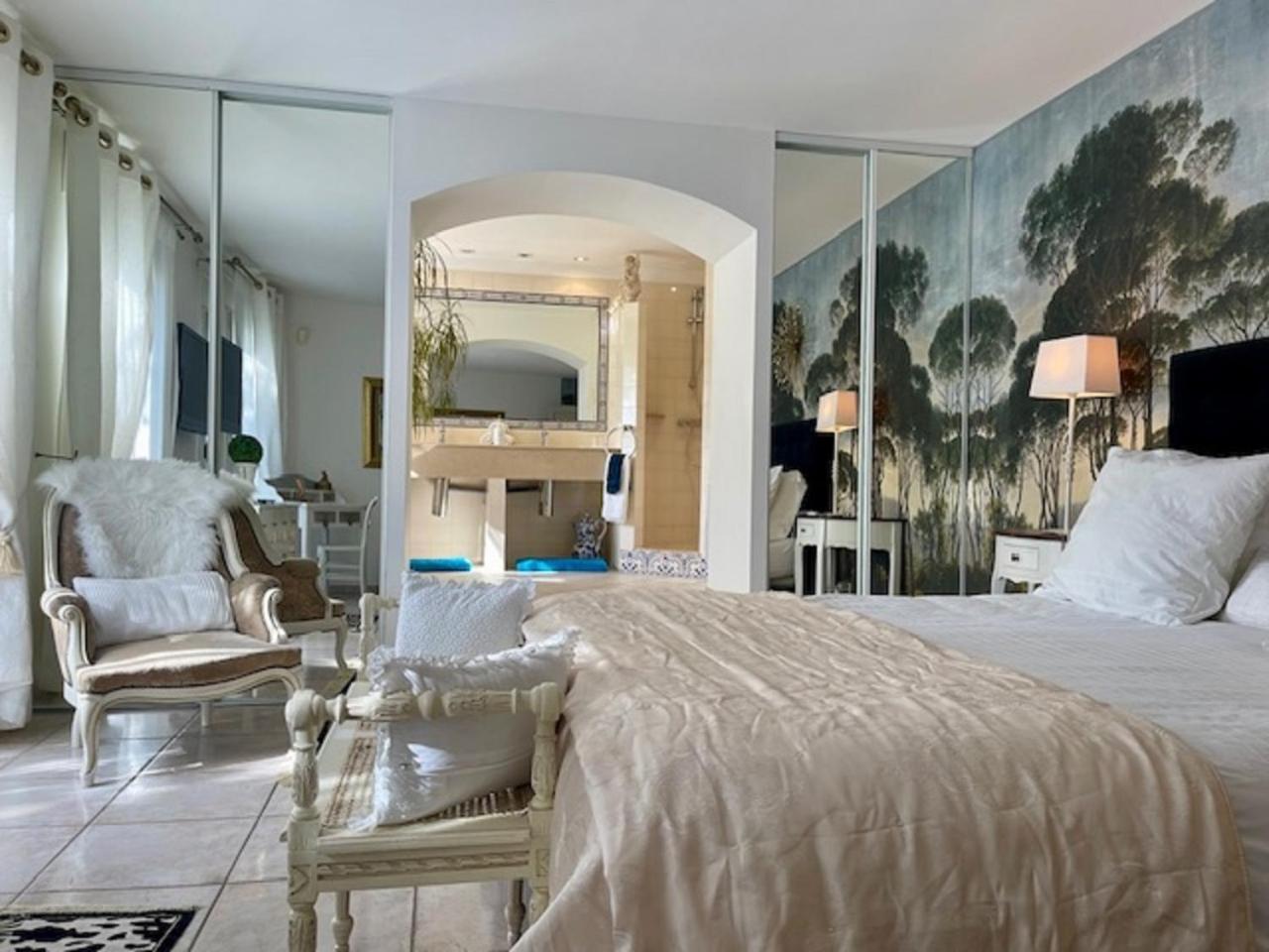 B&B Les Muscades Saint-Étienne-du-Grès Esterno foto