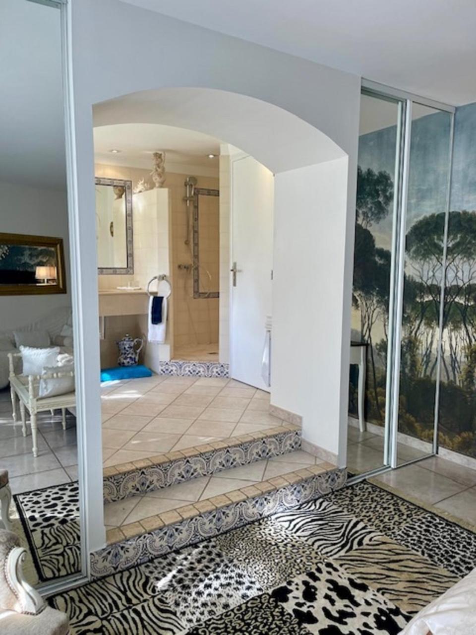 B&B Les Muscades Saint-Étienne-du-Grès Esterno foto