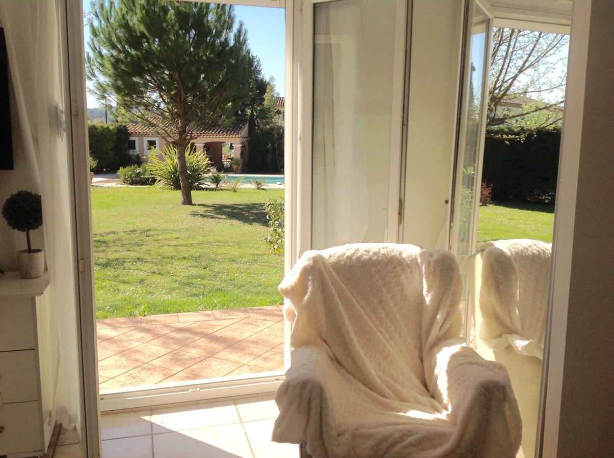 B&B Les Muscades Saint-Étienne-du-Grès Esterno foto
